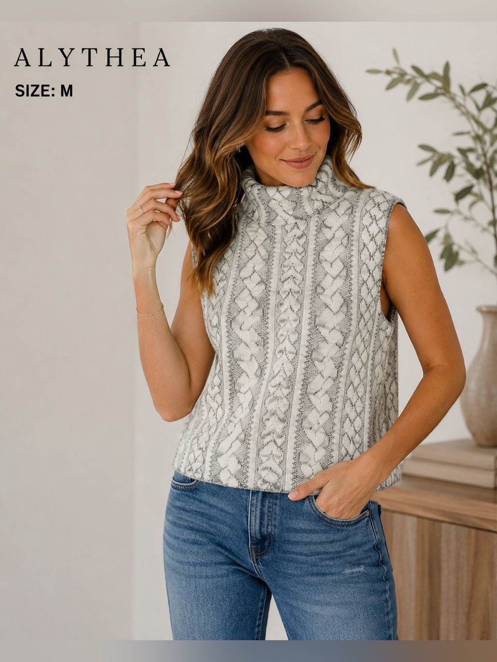 Alythea Women's Knit Cropped top Size M Gray Cream Pattern Sleeveless
